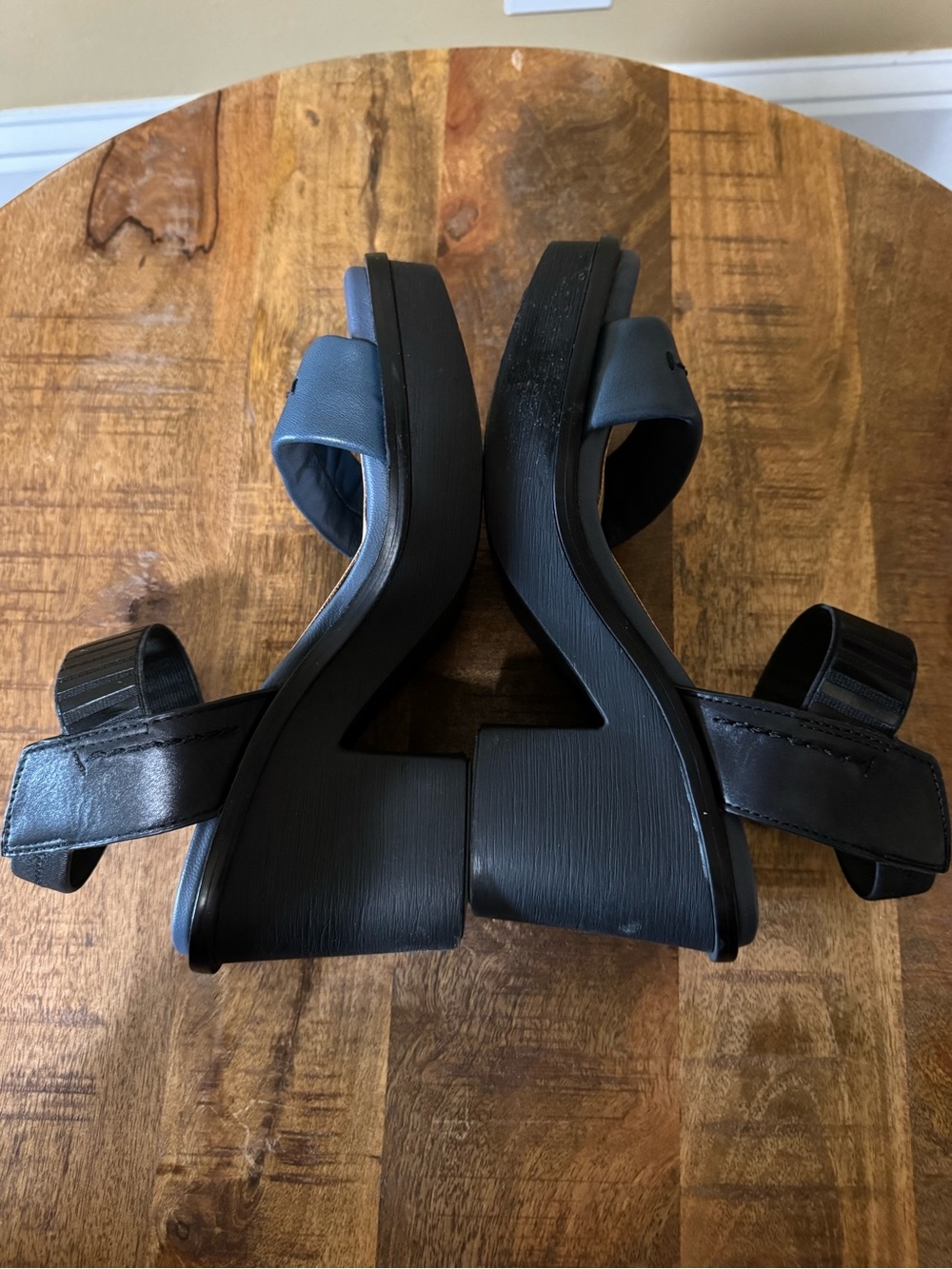 Naked Feet Navy and Black Strappy Flat Sandals 8.5 - Picture 7 of 9
